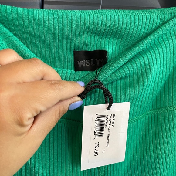 (NWT) Bandier green cycling shorts - size XL - Picture 2 of 3